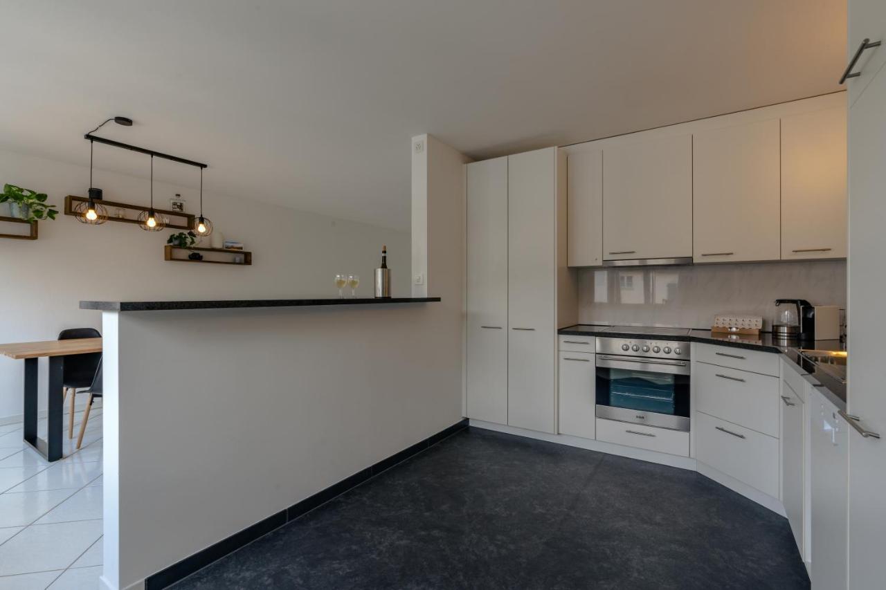 Apartment In The City Center With Free Parking 빌 외부 사진