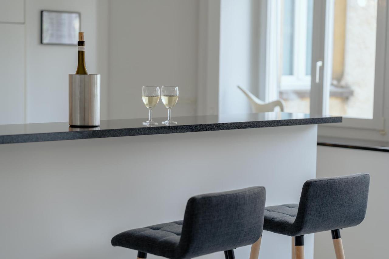 Apartment In The City Center With Free Parking 빌 외부 사진