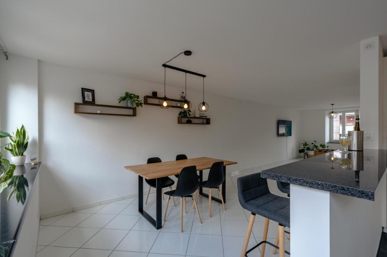 Apartment In The City Center With Free Parking 빌 외부 사진